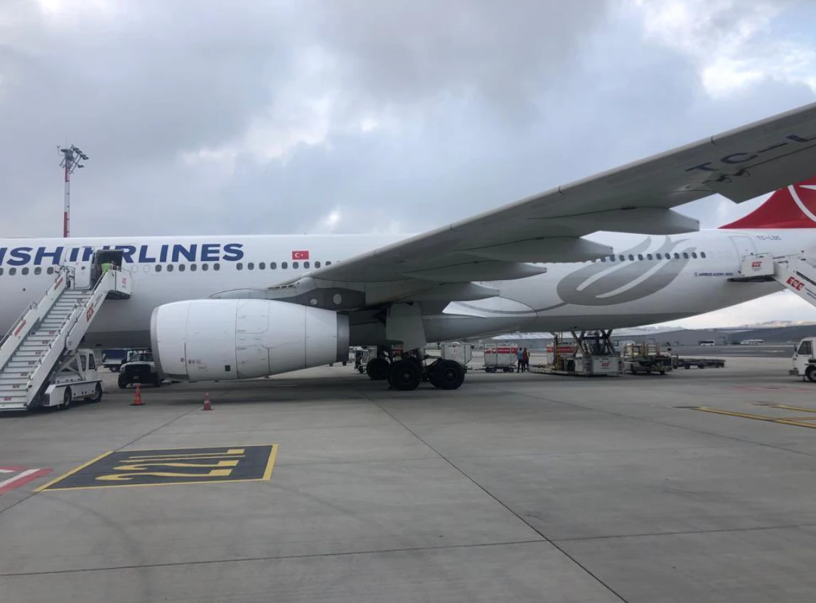 Oyuncu Emre Karayel'in korku dolu anları! Bindiği uçağa yıldırım isabet etti